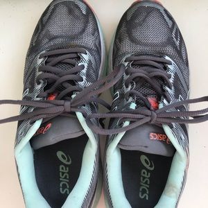 Asics gt 2000   8 1/2 Very gently used